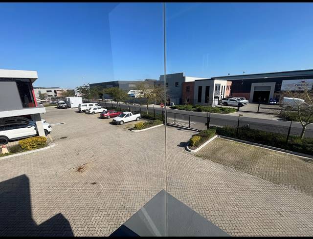 342M² WAREHOUSE TO LET IN STIKLAND INDUSTRIAL